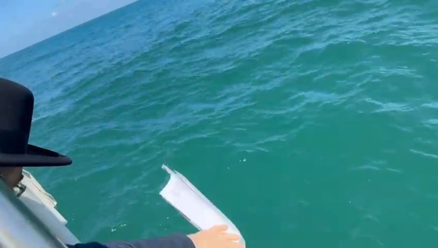 הגאון רבי יצחק ברדא בערב כיפור בלב הים באשקלון