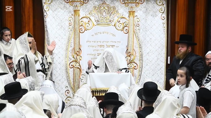 מוצאי יום כיפור בחצה"ק סאדיגורה