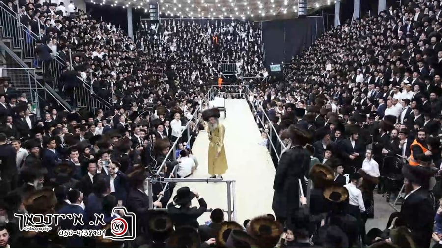 הגה"צ רבי אלימלך בידרמן בשמחת בית השואבה