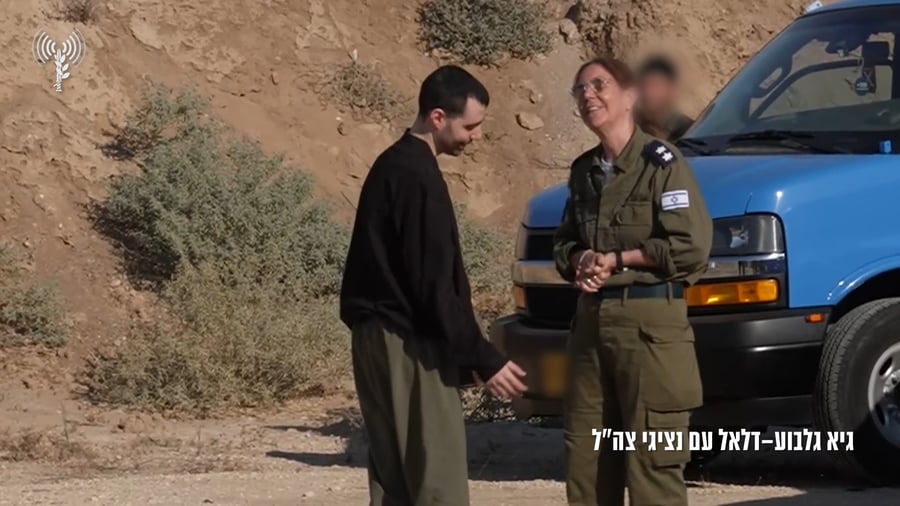 גיא גלבוע-דלאל עם נציגי צה"ל