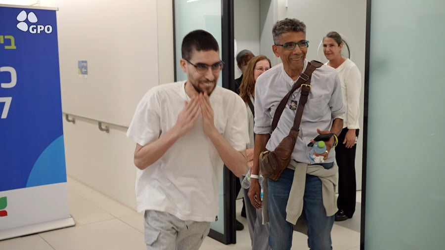 אביתר דוד מתאחד עם משפחתו