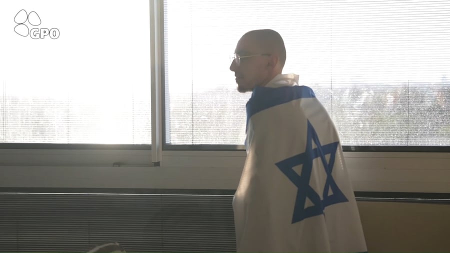 רגעי האיחוד שלו עם משפחתו