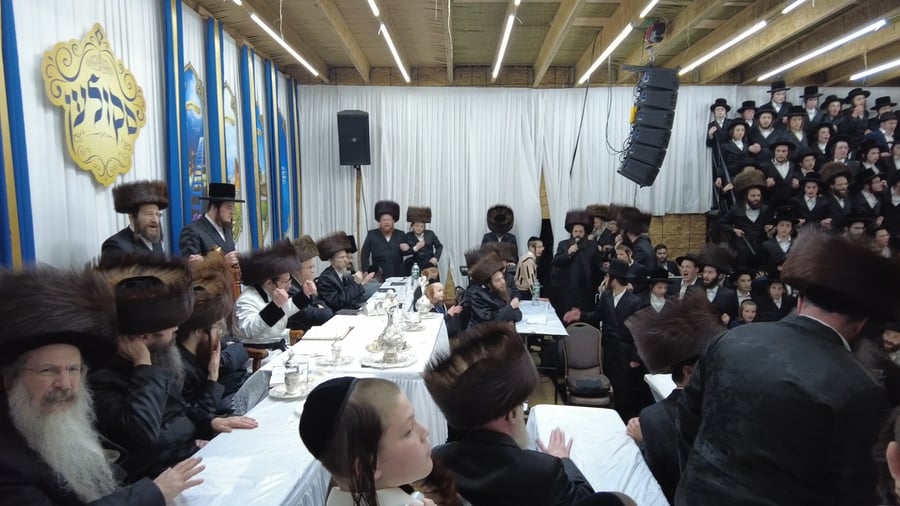 האדמו"ר מסקולען לייקווד בשמחת בית השואבה