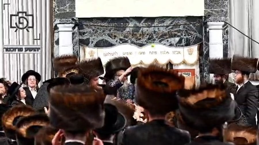 נעילת החג שמחת תורה אצל הגה"צ רבי חיים צבי מייזליש