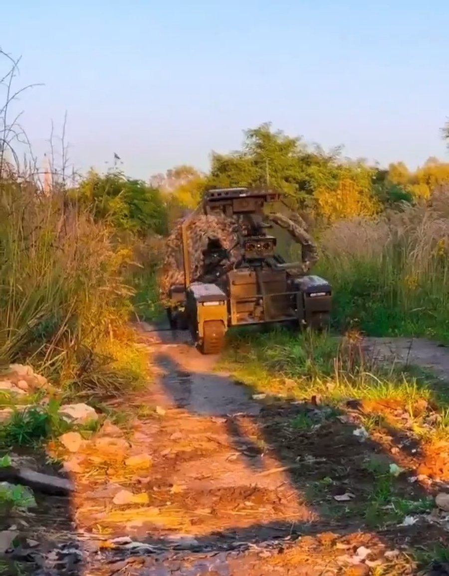 הכלים החדשים מפטרלים בשדה הקרב