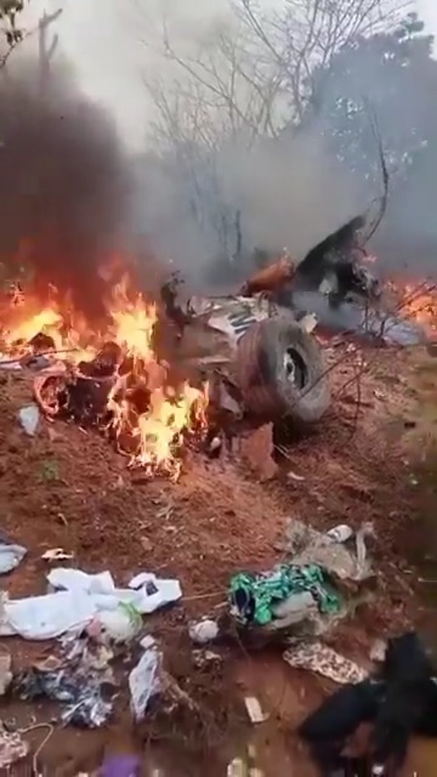 המטוס עולה בלהבות לאחר ההתרסקות