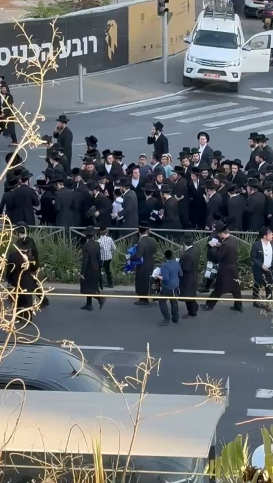 האדמו"ר מאמשינוב צועד לעצרת המיליון - חשון תשפ"ו