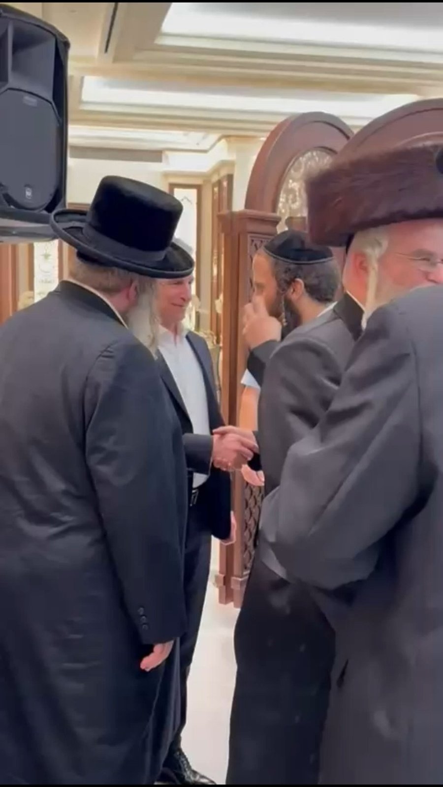 ראש המוסד בבית שמש, הערב