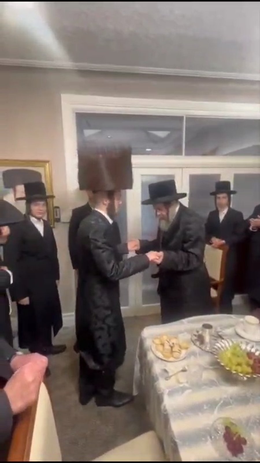 הגה"צ רבי חיים מאיר הגר, אב"ד ויז'ניץ בביקור בזק בלונדון