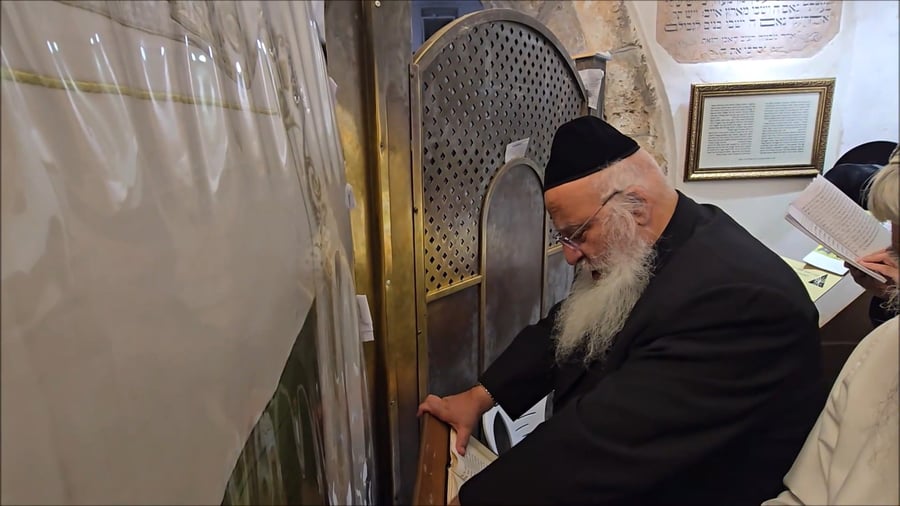 המקובל הגאון הרב בניהו שמואלי בקבר רחל