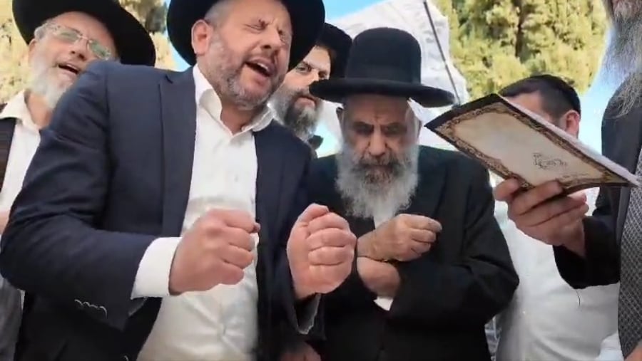 הגר"מ צדקה בעליה לציון אביו זצ"ל ביום ההילולא