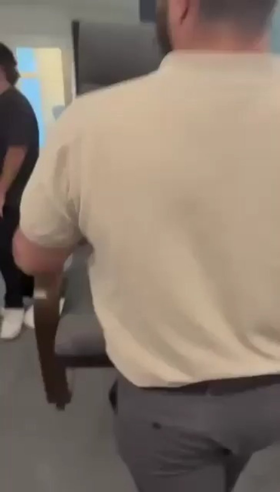 האלימות במקום 