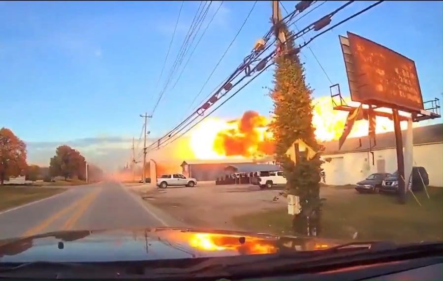 המטוס מתרסק