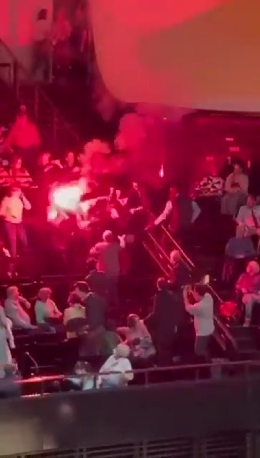 הדלקת האבוקה בקונצרט