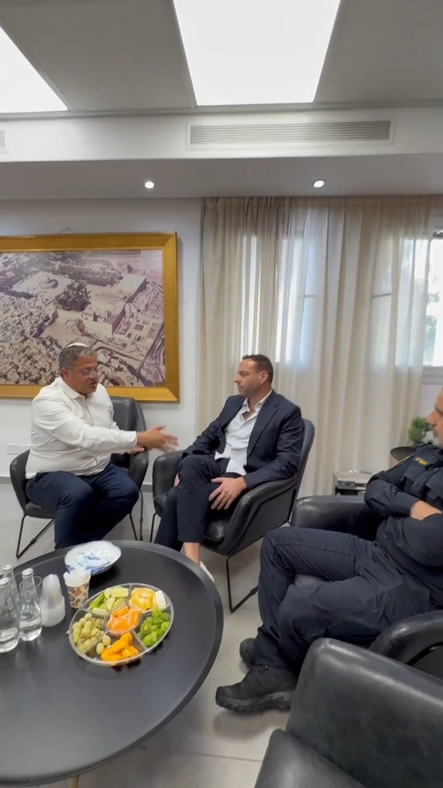 השר המפכ"ל והאח השכול