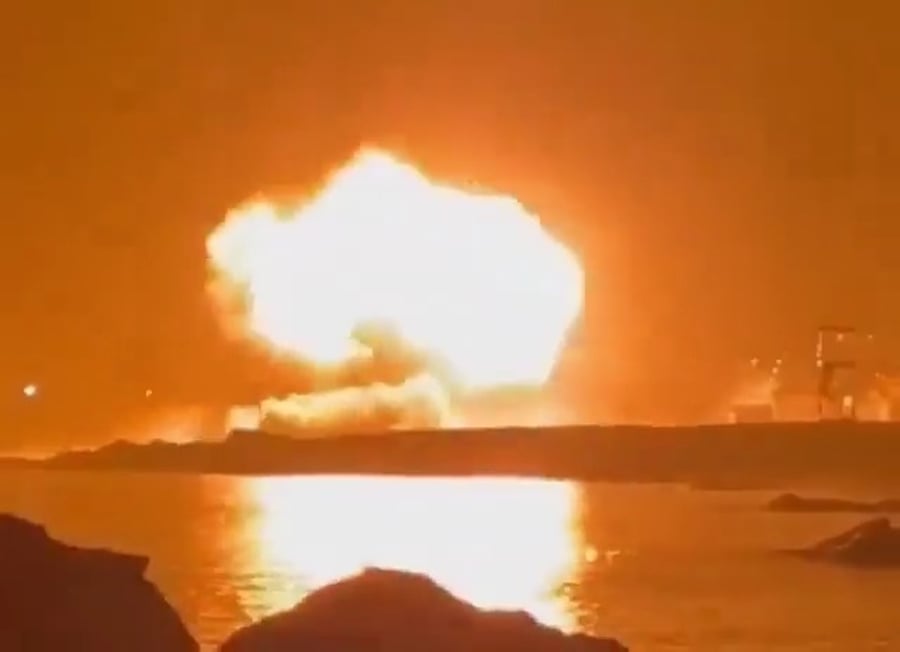 טיל שיוט אוקראיני פוגע בנמל הנפט 