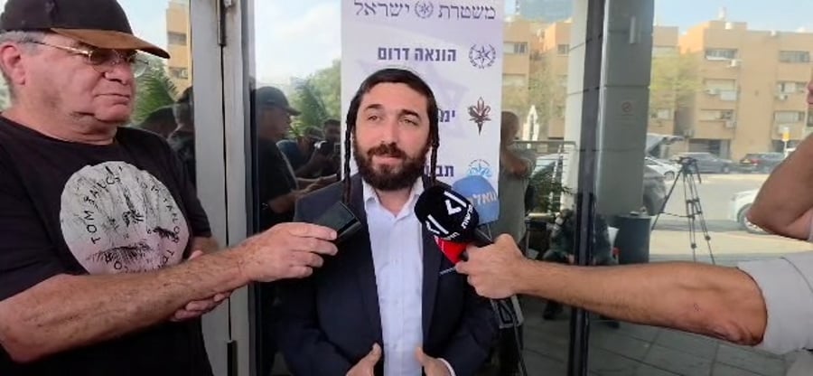 ח"כ צבי סוכות בכניסה לחקירה