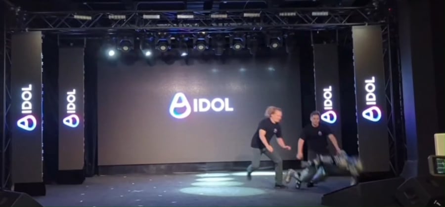 הרובוט צונח באפיסת כוחות