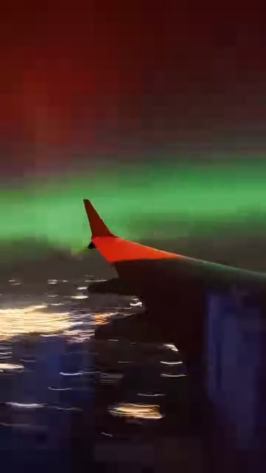 הזוהר הצפוני מהמטוס