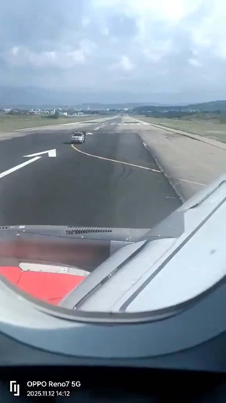 המטוס תקוע על המסלול