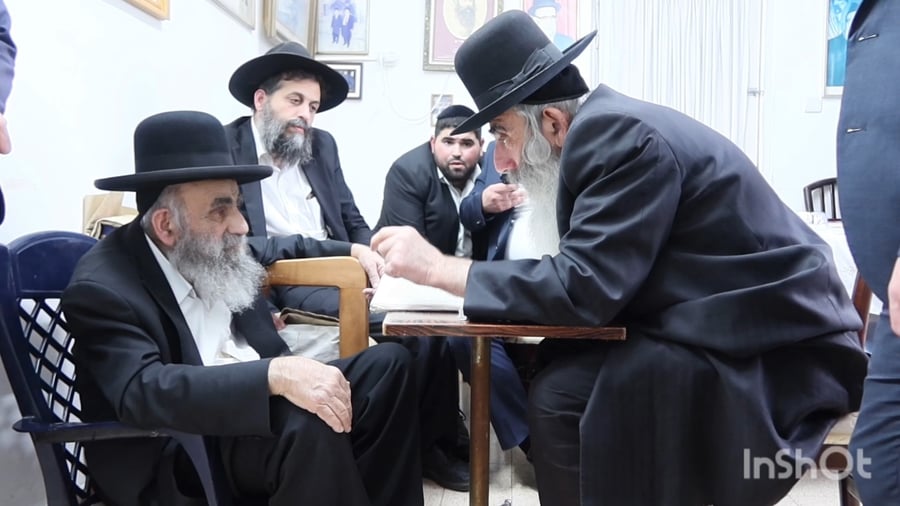 הגאון רבי רפאל ברלין בניחום אבלים אצל הגר"מ צדקה