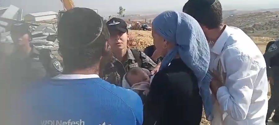 משפחות עם תינוקות מפונות מהמאחז