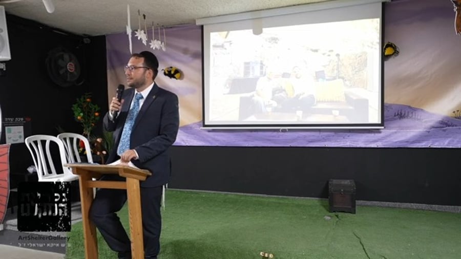 תיעוד מלא של השקת הספר 'המקומות הנדירים הקדושים והרטובים' מאת ישראל שפירא בגלריית המקלט