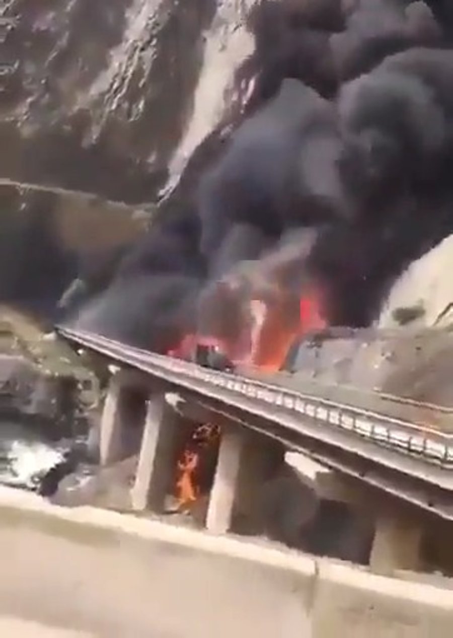 האוטובוס הבוער, מוקדם יותר היום