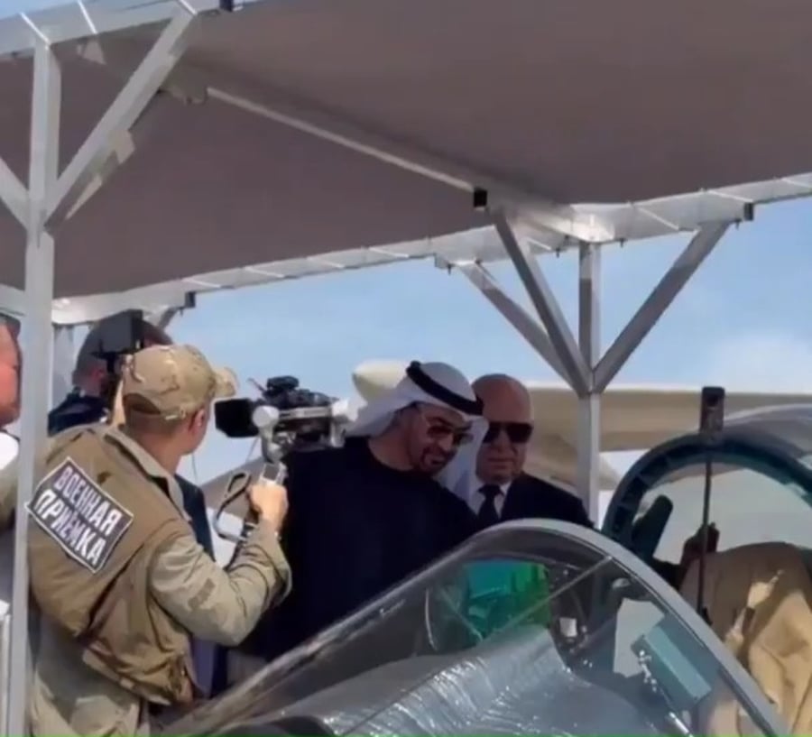 בן זאיד בוחן את החמקן הרוסי