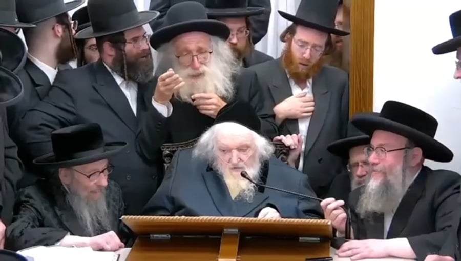 הגה"צ רבי געציל ברקוביץ ורבני סאטמר בשיעורו השבועי של הגר"מ שטרנבוך