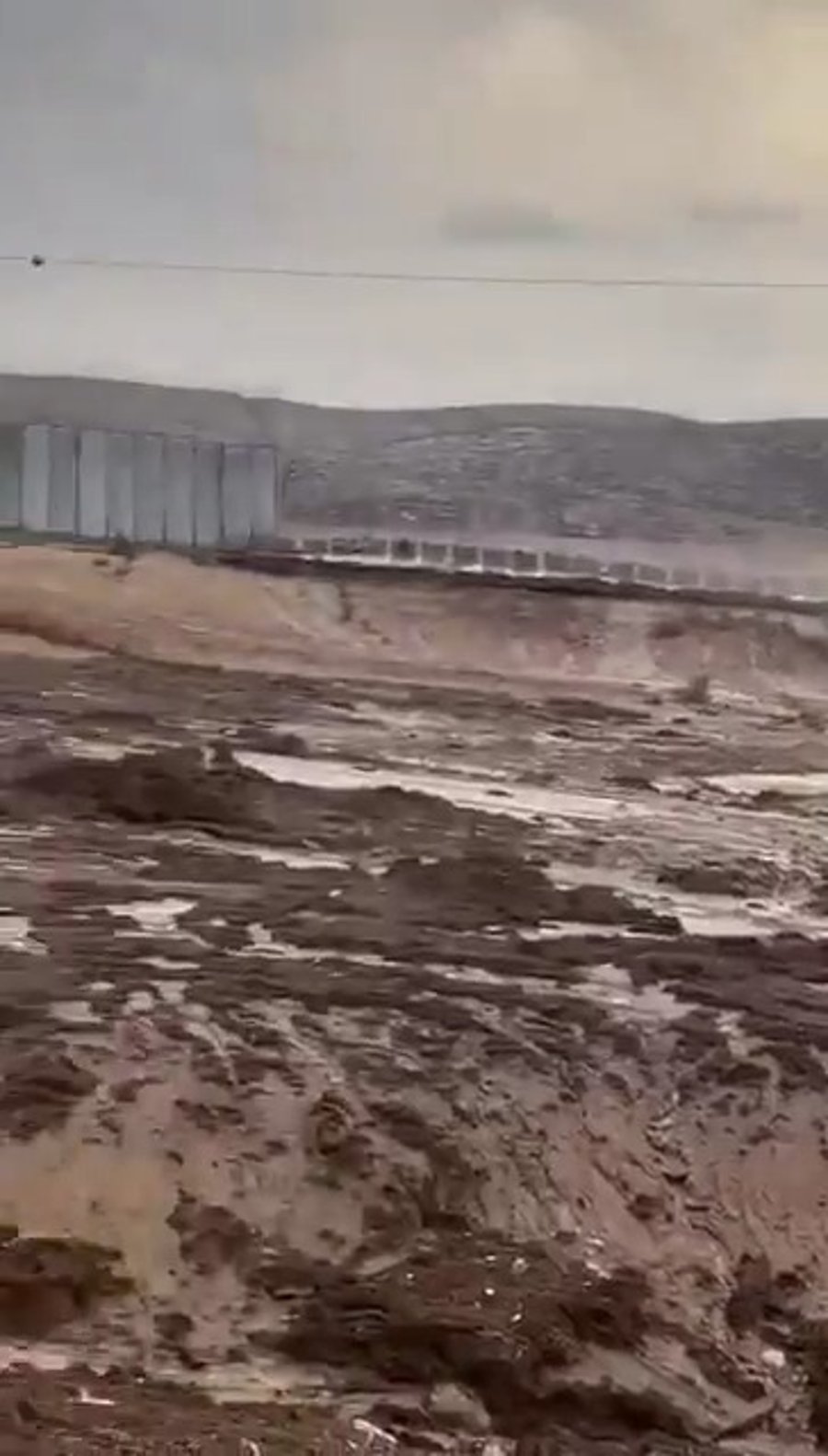 הצפות, חלק מהגדר הפרדה ליד אל-רמאדין קרס