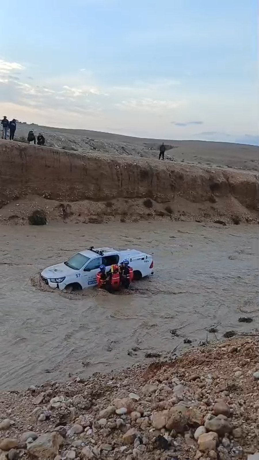 חילוץ מהשטפונות בנחל יתיר