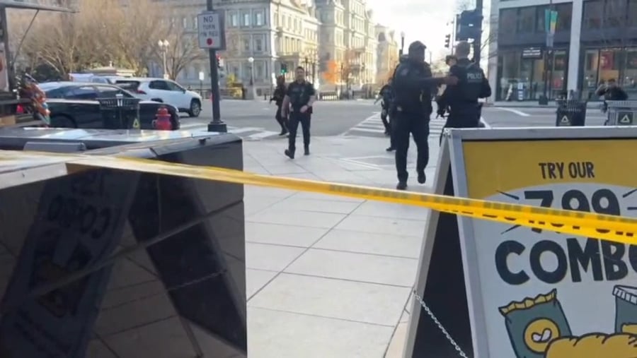 המתרחש מחוץ לבית הלבן 