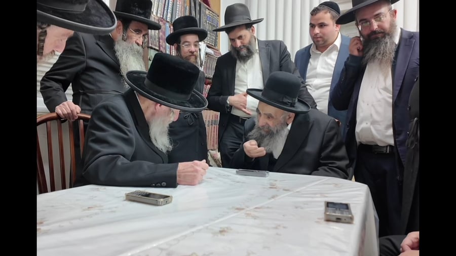 האדמו"ר מסלאנים בביקור אצל הגר"מ צדקה