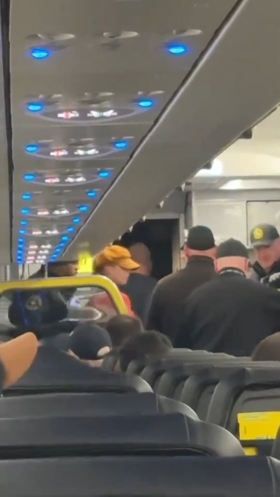 מעצר הנוסעת המאיימת