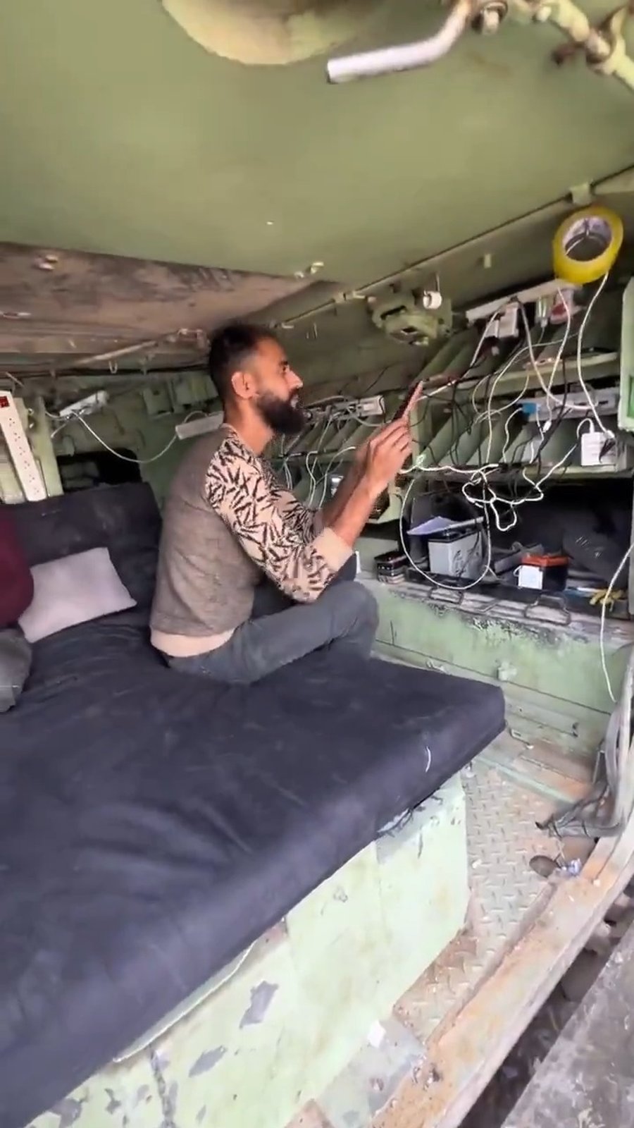 נגמ"ש שהפך לעמדת טעינה