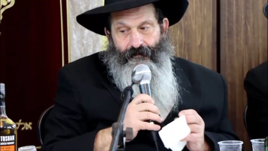 הרב שלום מרדכי רובשקין בהתוועדות י"ט כסלו