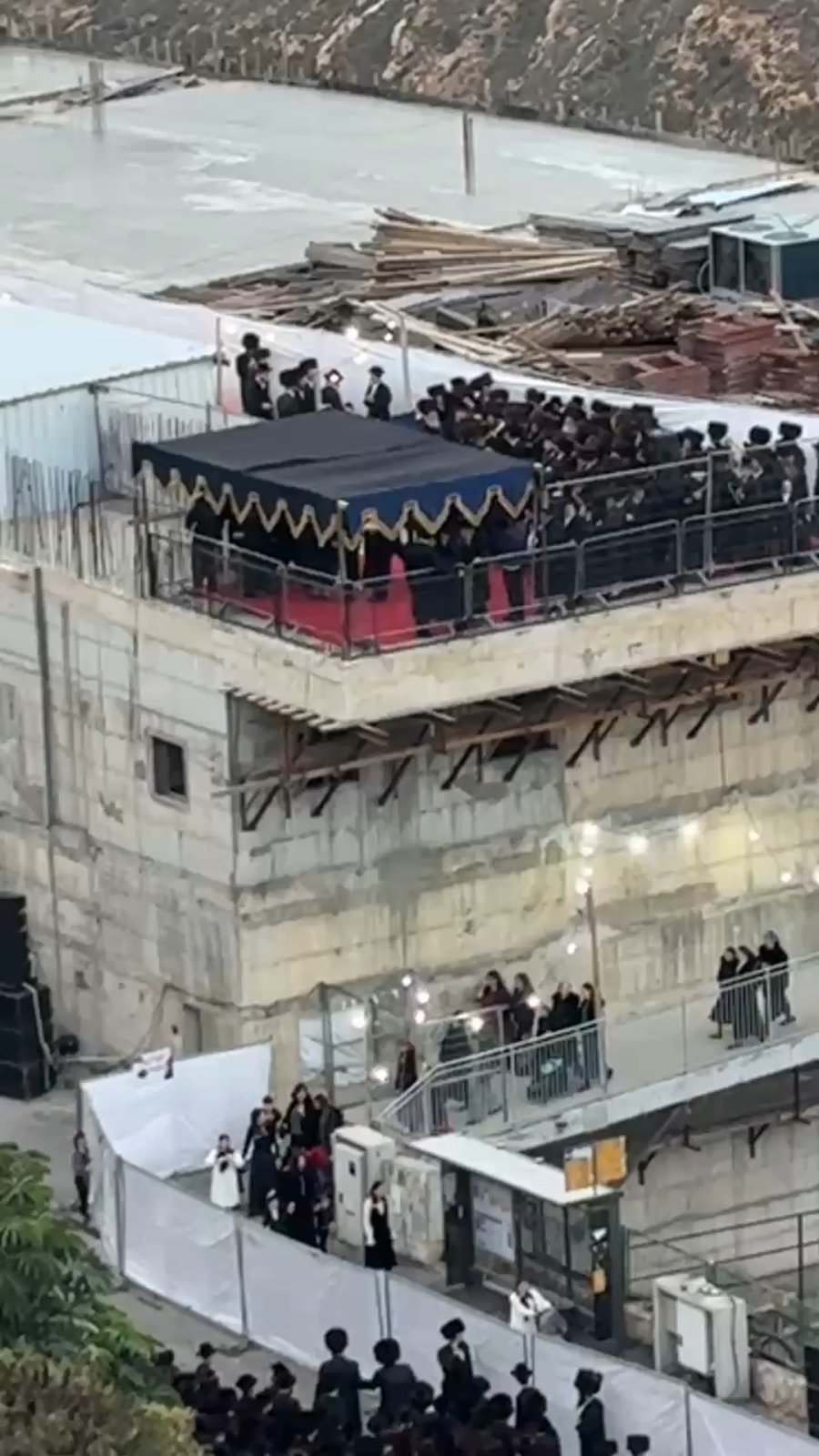 מעמד החופה לנכדת האדמו"ר מקרלין