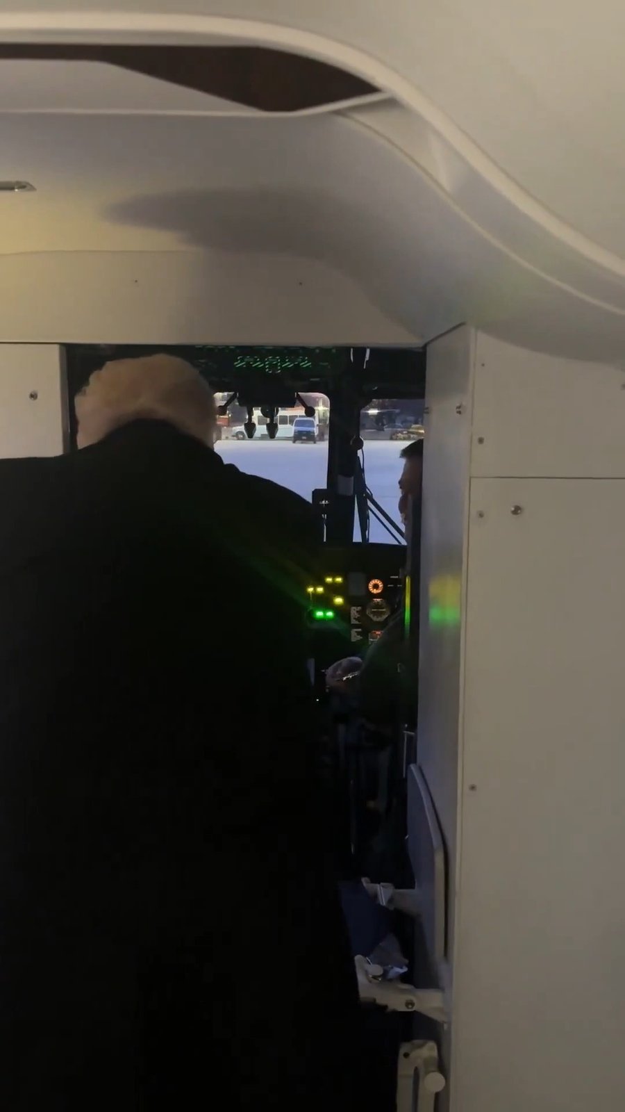 טראמפ מעניק לטיים מתנה