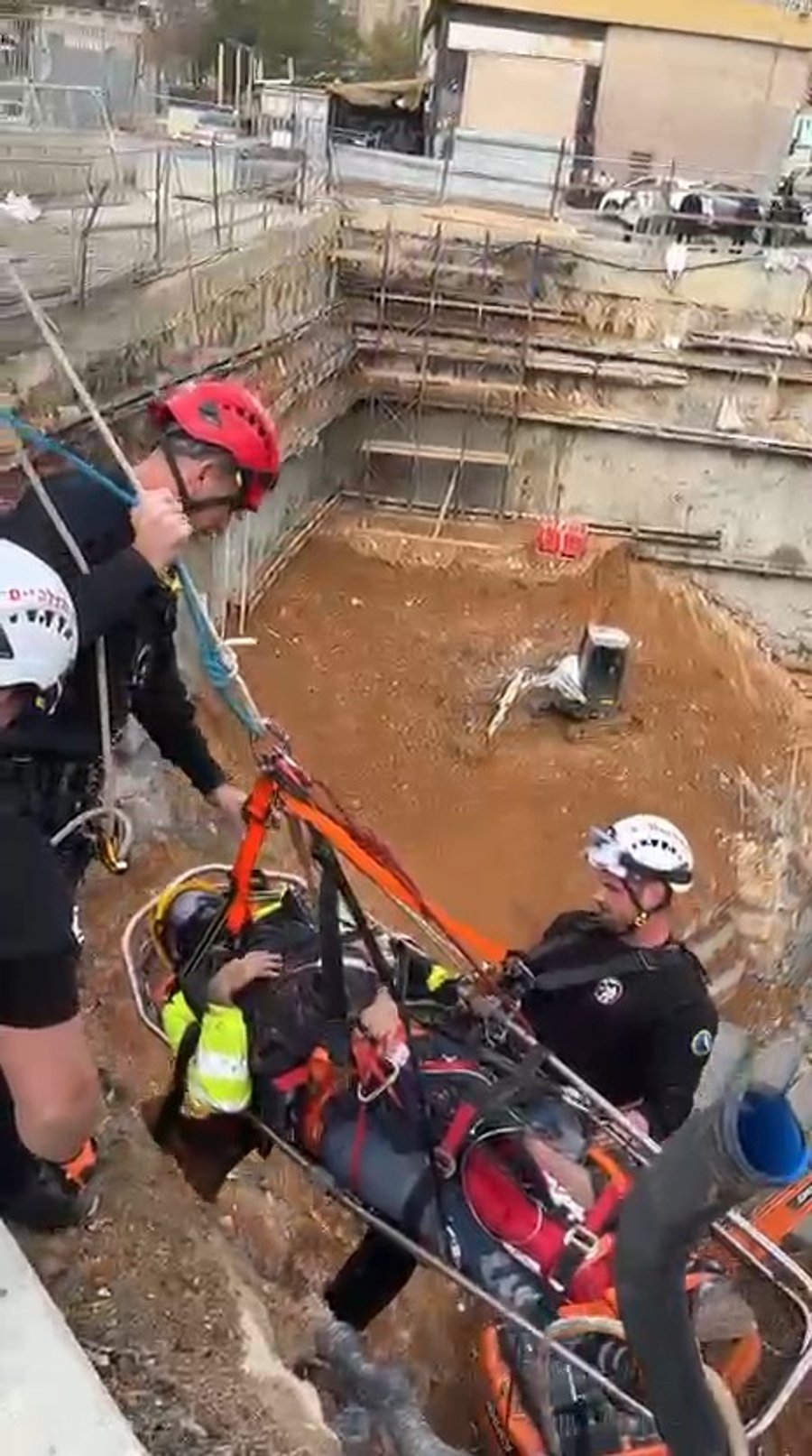 חילוץ הפועל מהבור