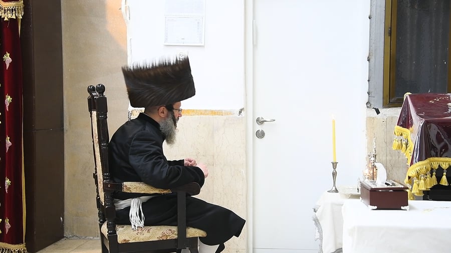 האדמו"ר מביטשקוב בהדלקת נרות חנוכה