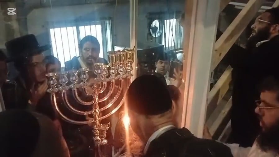 הגר"ד קוק בהדלקת הנרות