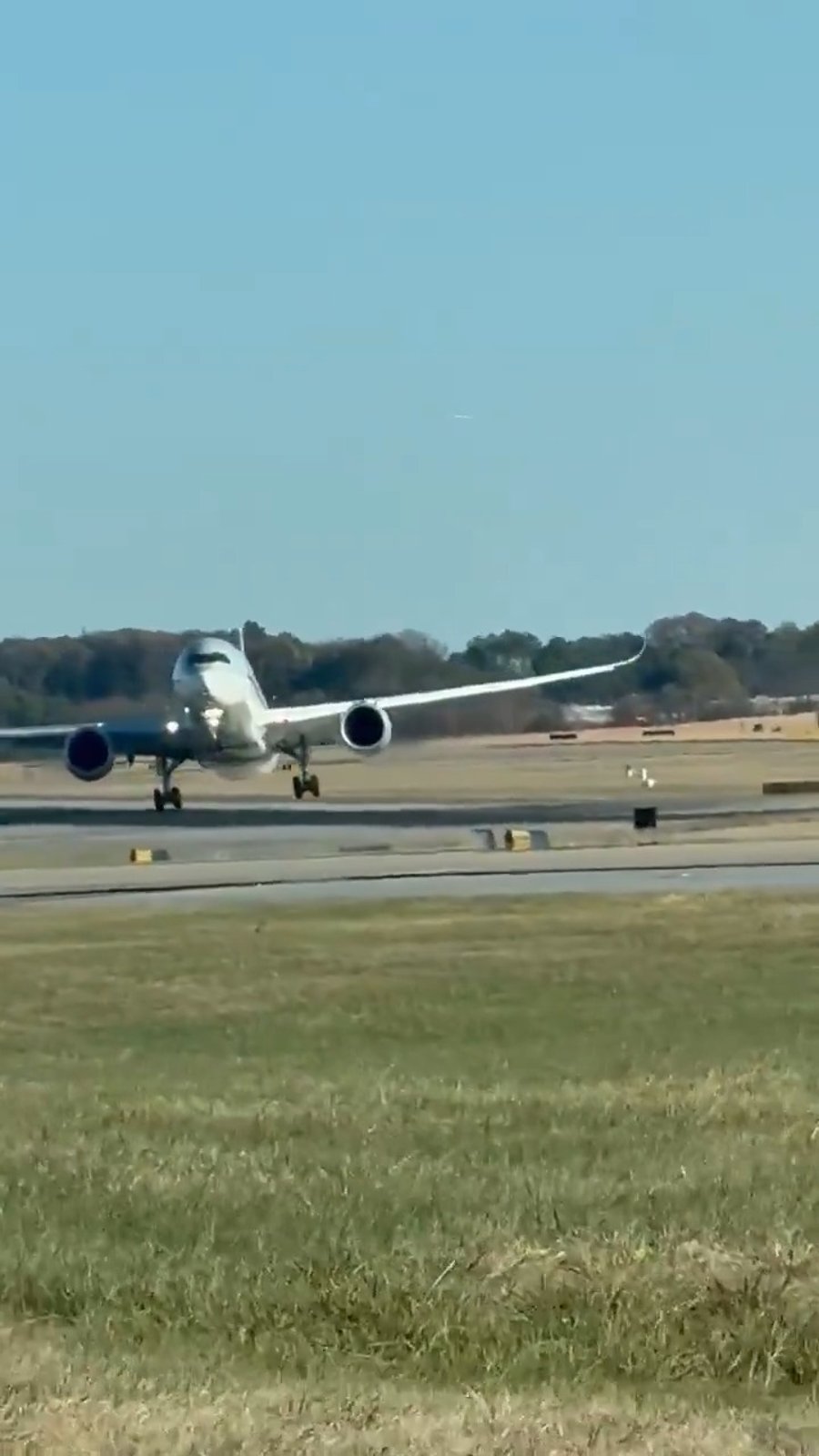 המטוס נוחת - ונאלץ להמריא מחדש