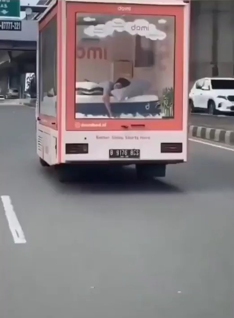 הקמפיין של חברת המזרנים האינדונזית 