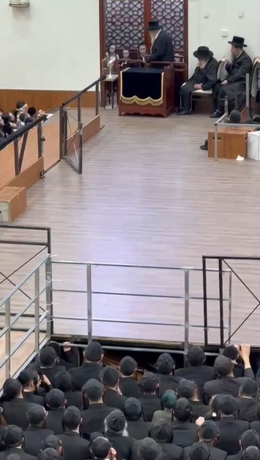 מעמד ההדלקה בחצה"ק גור