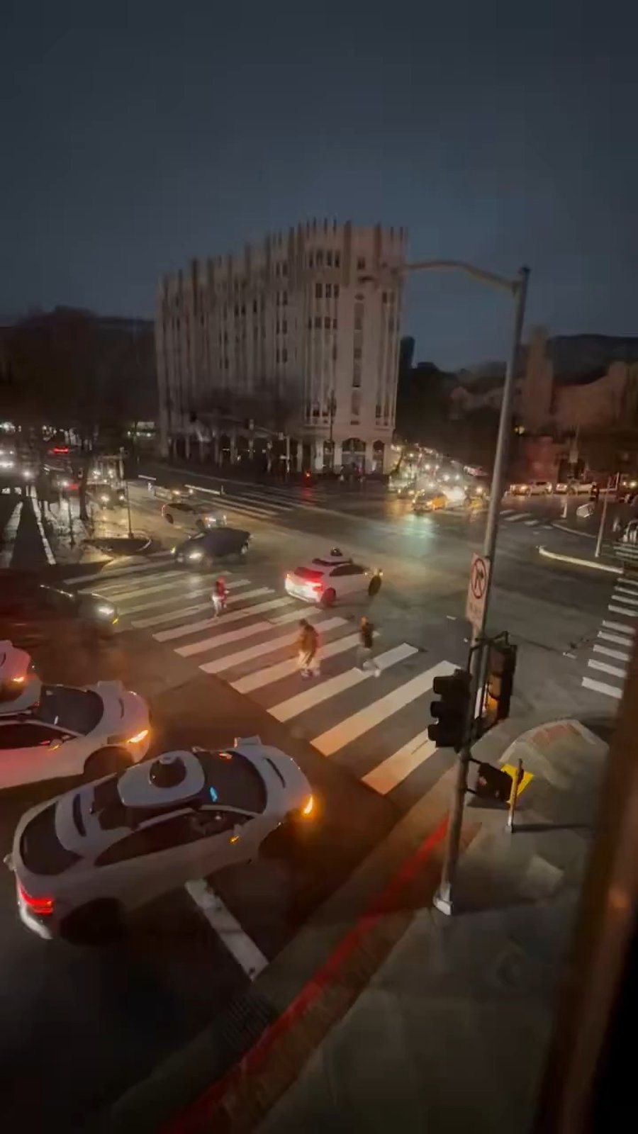 הרכבים האוטונומיים תקועים במהלך הפסקת החשמל