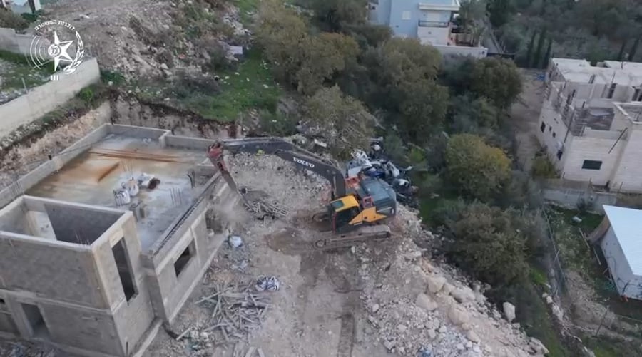 הריסת המבנה תחת אבטחה משטרתית