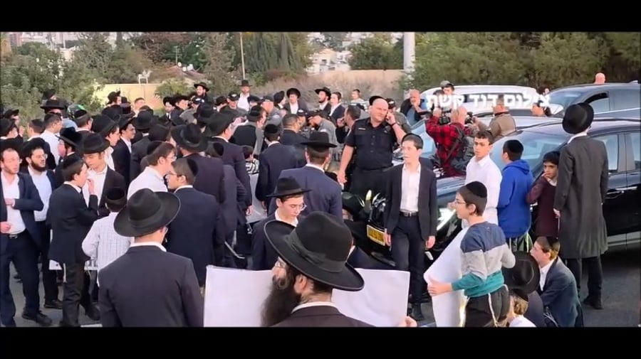 ההפגנות בבני ברק כעת