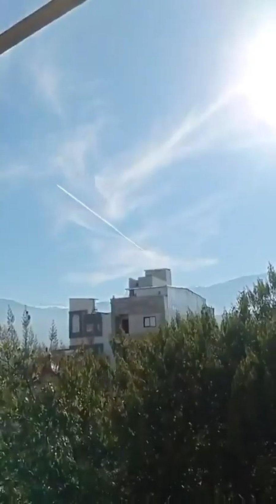 תיעוד שובלי הטילים באיראן