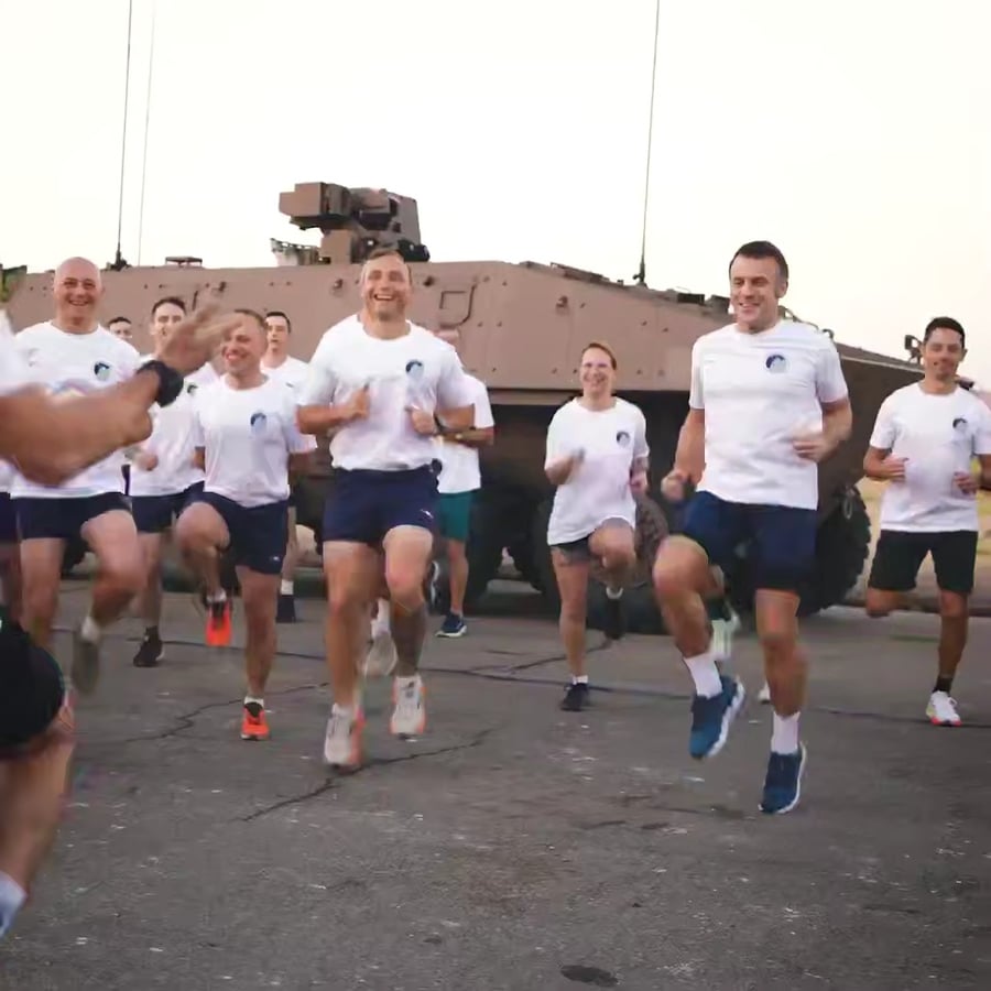 הנשיא עם חיילי הקומנדו הצפרתיים